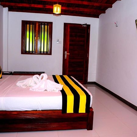 Happy Banana Hotel Унаватуна Экстерьер фото